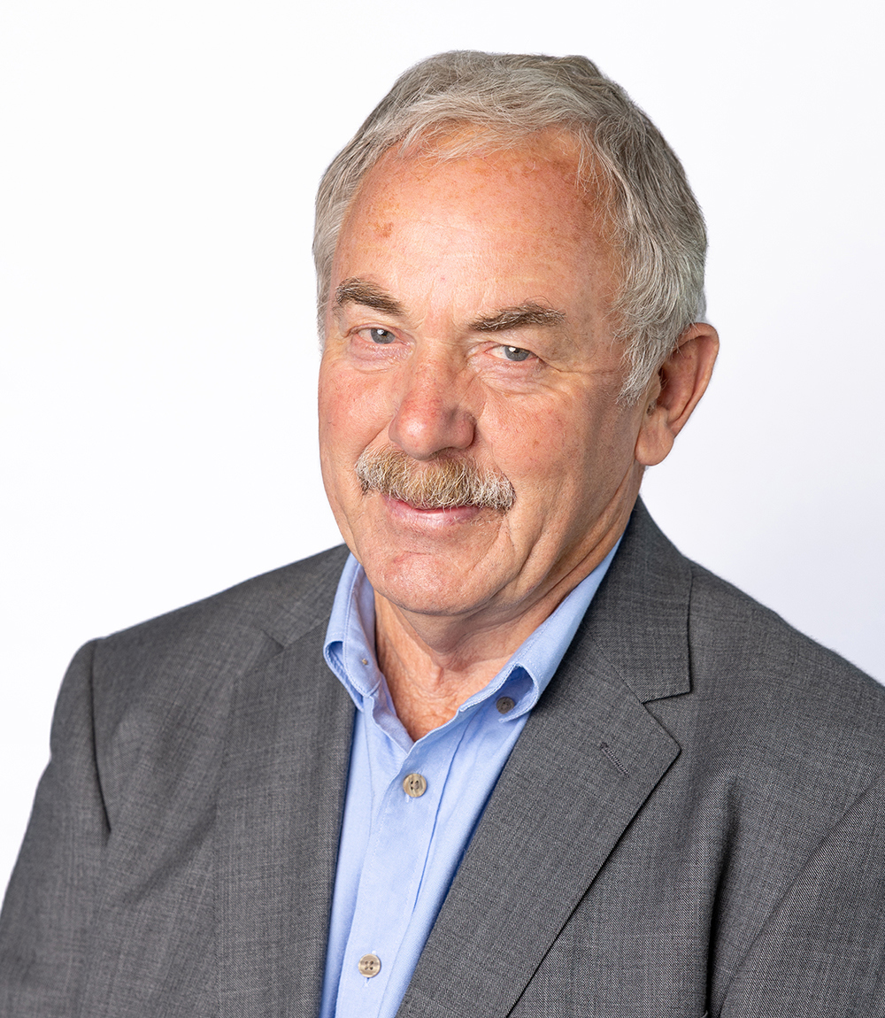 Profile headshot of Cr Joe Carr.
